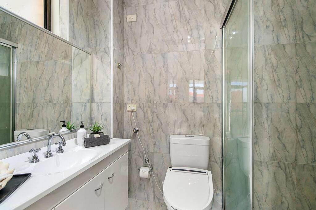 Tasman Towers Penthouse Apt 21