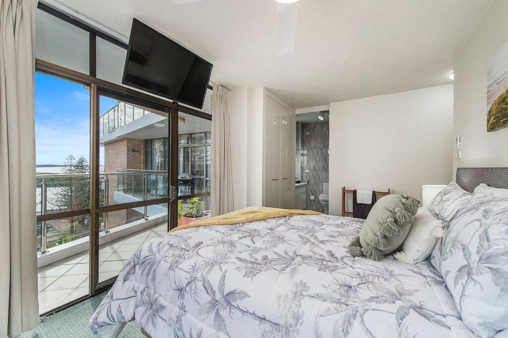 Tasman Towers Penthouse Apt 21