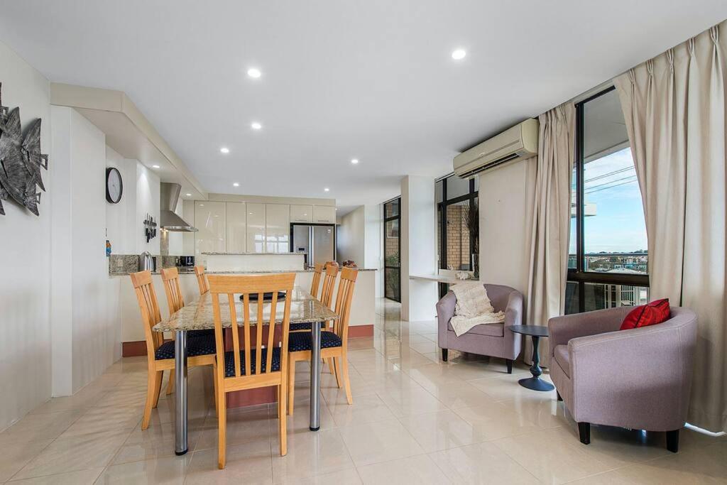 Tasman Towers Penthouse Apt 21