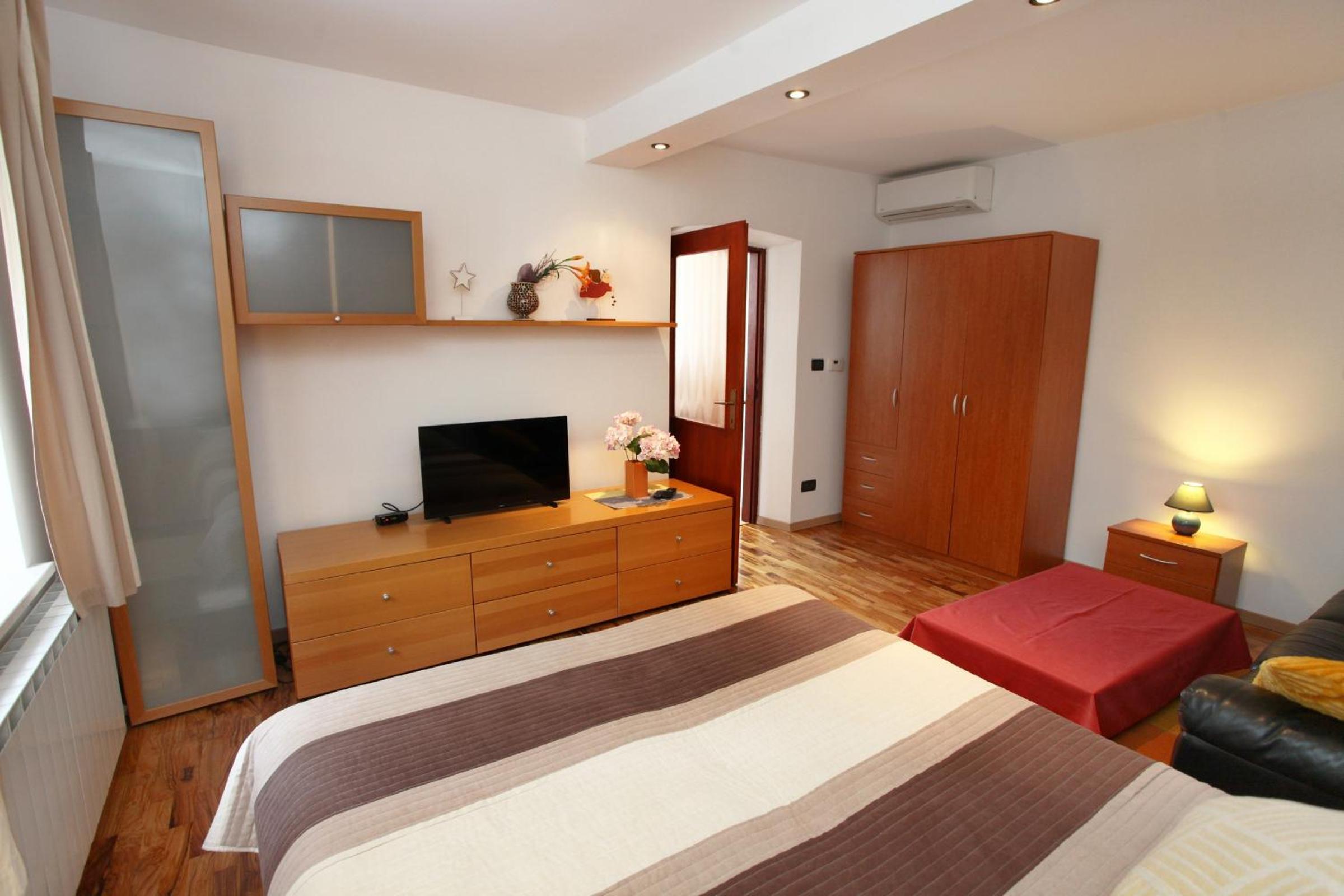 Extra Virgin Apartment view 4