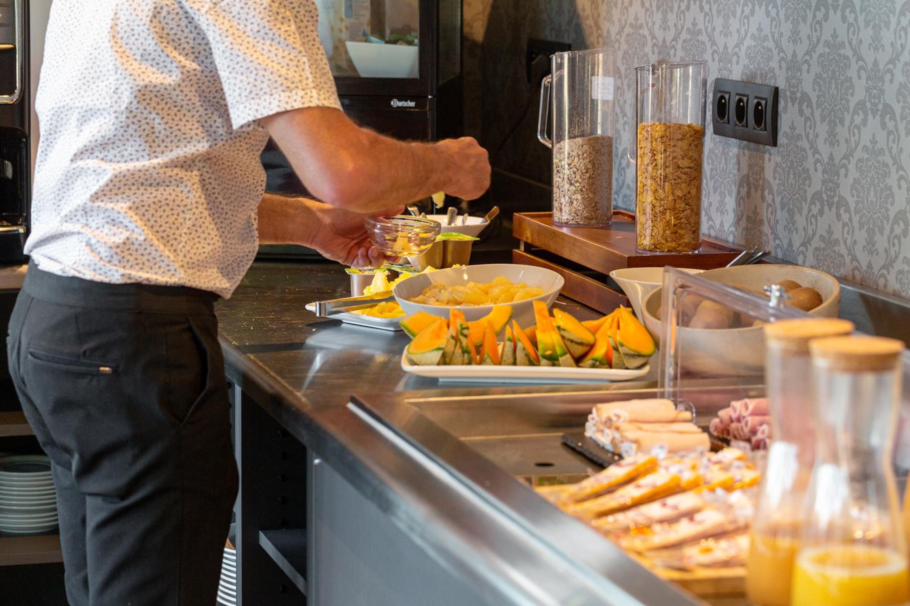 breakfast buffet