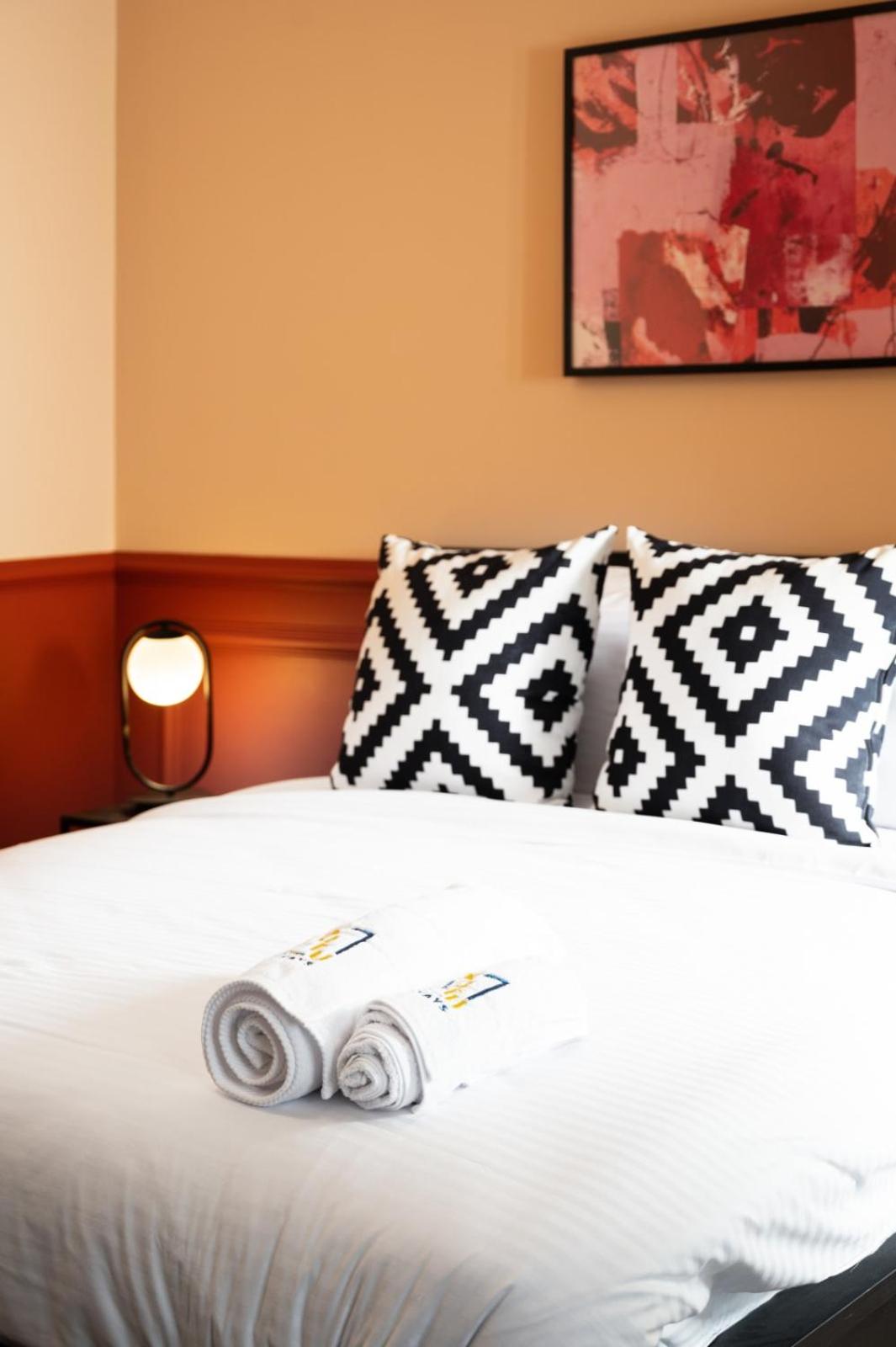 Distinct & Decent 2 BDR Apt Steps From Nightlife and Airport
