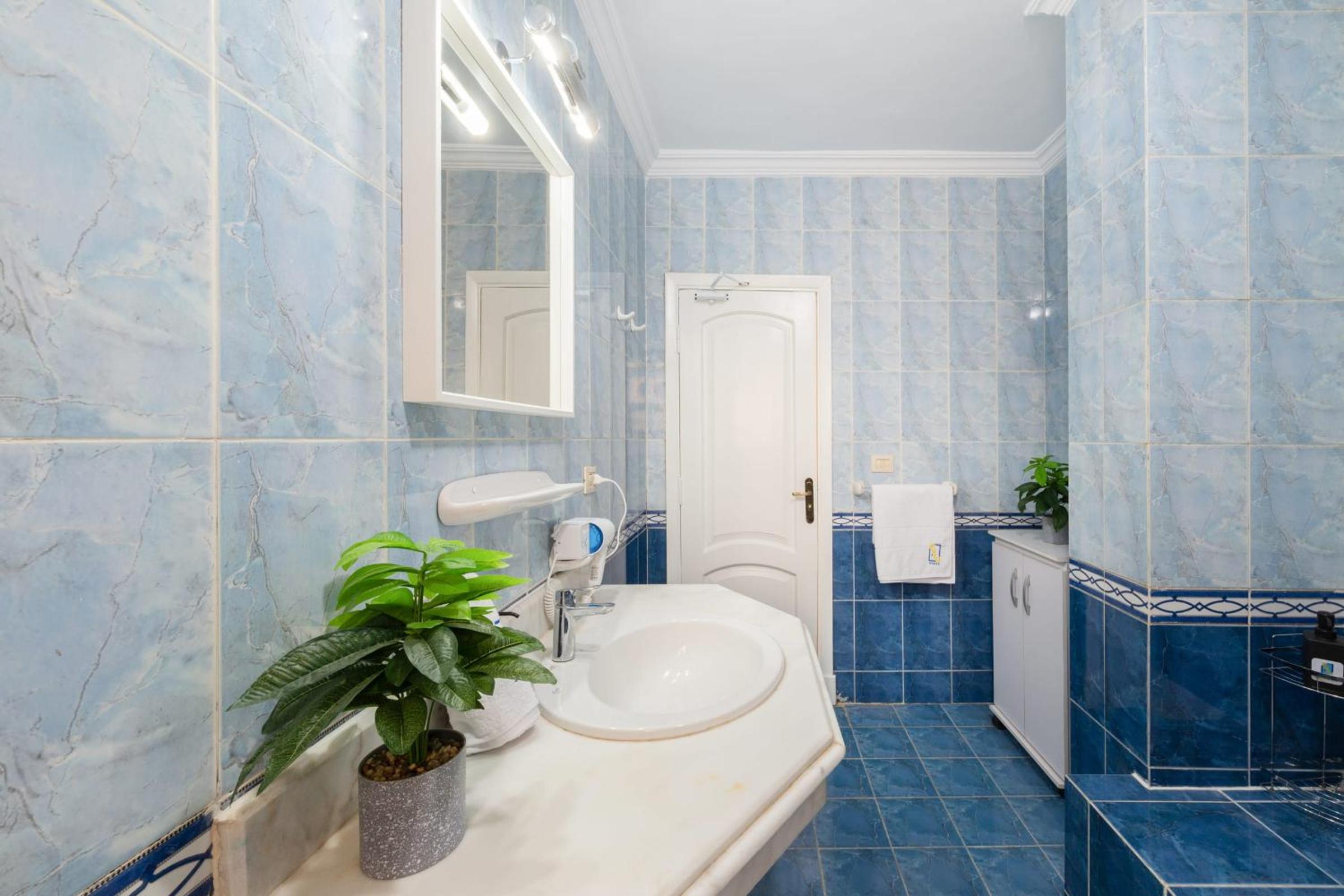 Distinct & Decent 2 BDR Apt Steps From Nightlife and Airport