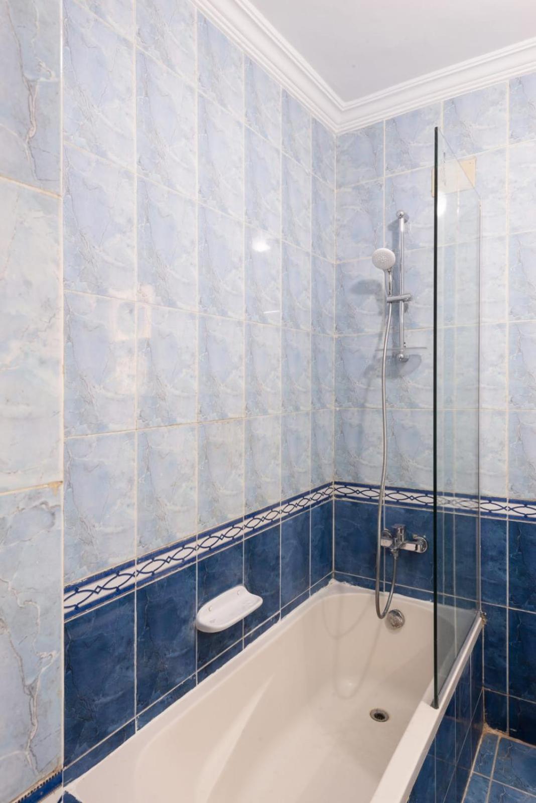 Distinct & Decent 2 BDR Apt Steps From Nightlife and Airport