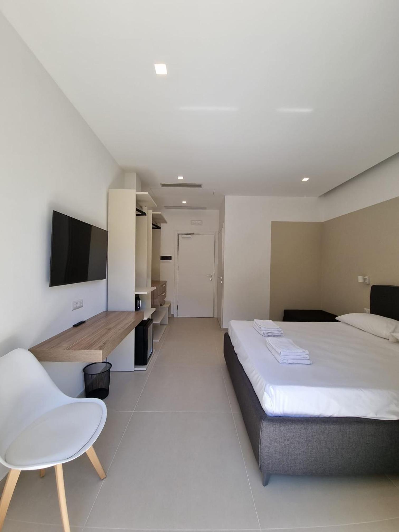 Marea Retreat Rooms