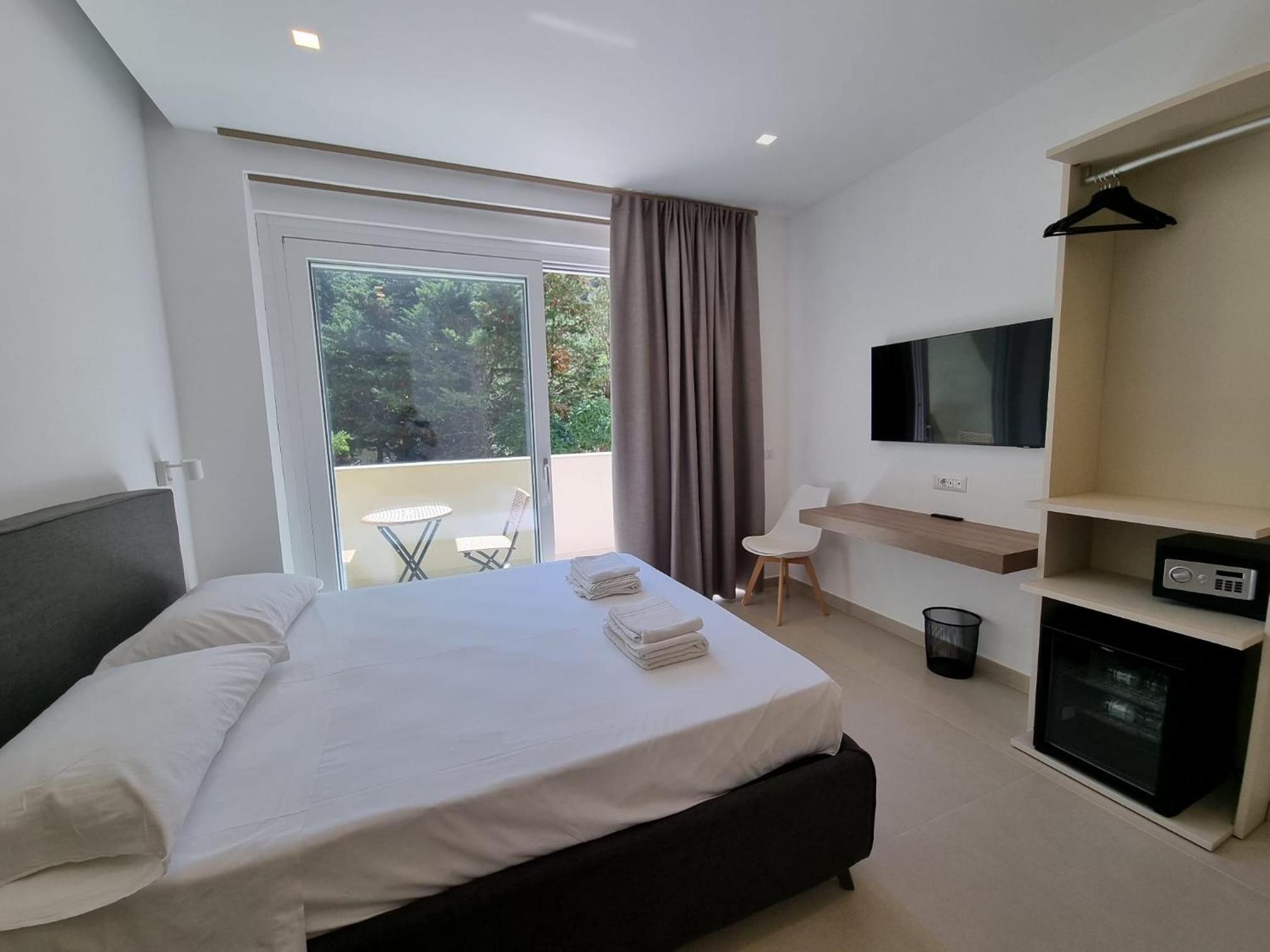 Marea Retreat Rooms