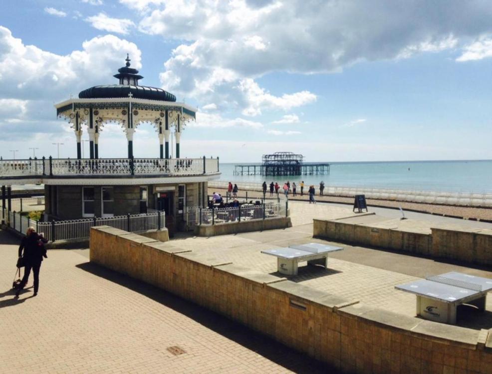 SEAFRONT SANCTUARY Beautiful Art Deco Apartment with Stunning City & Sea Views
