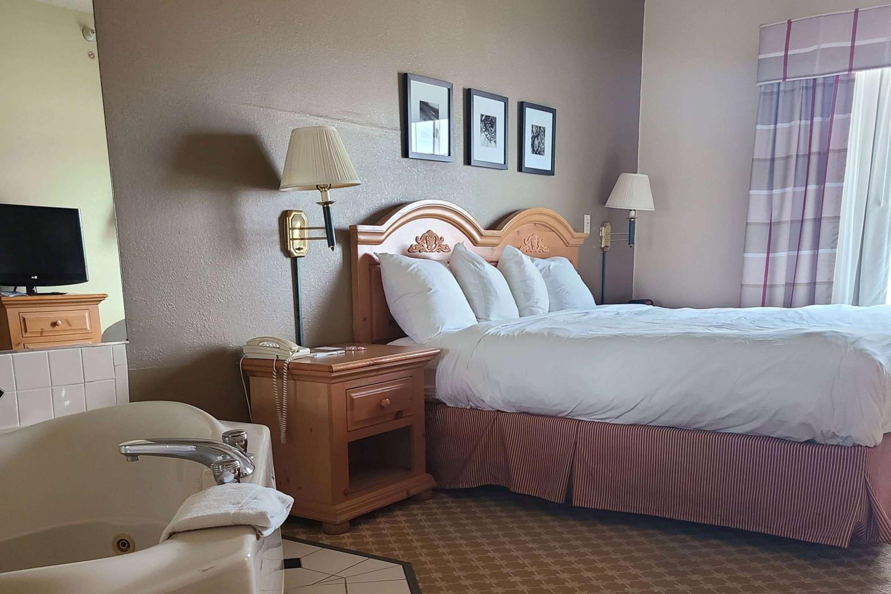 Galesburg Vacations - AmericInn by Wyndham, Galesburg, IL - Property Image 22