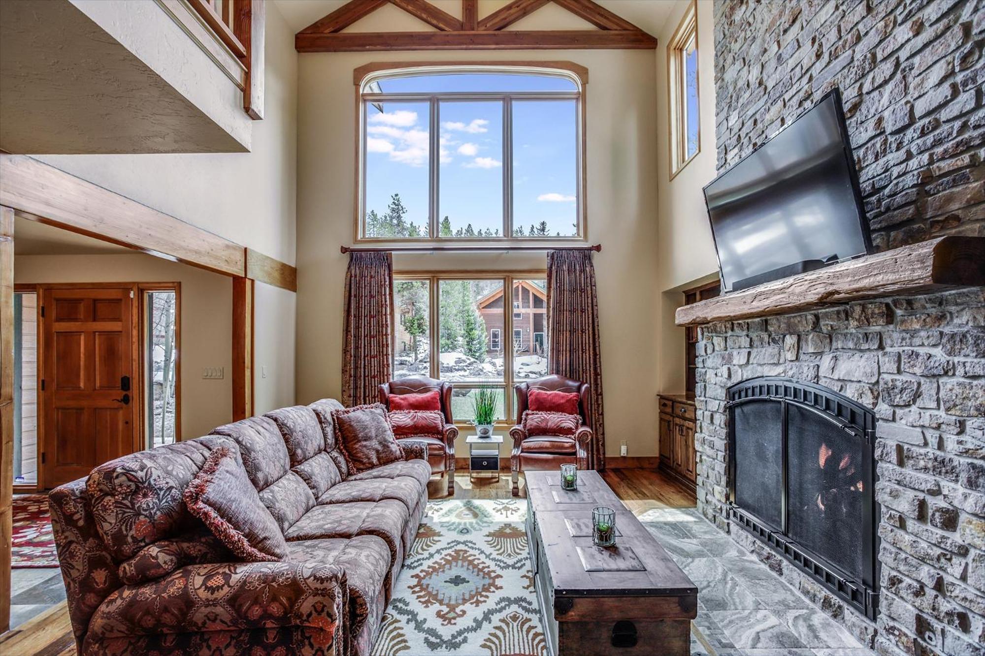 Friendly Fox Chalet home view 5