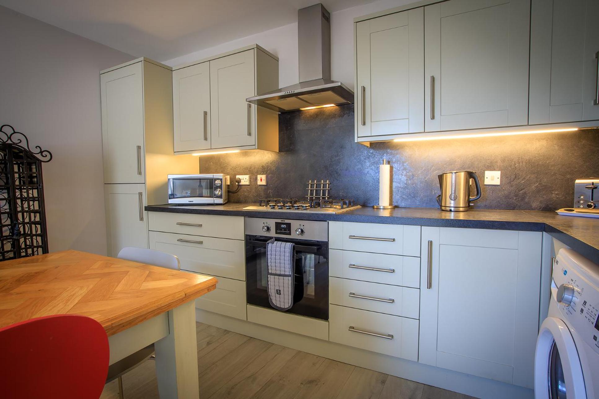 Cosy Cottage in Fishertown, Nairn - Free Parking & Pets welcome view 4