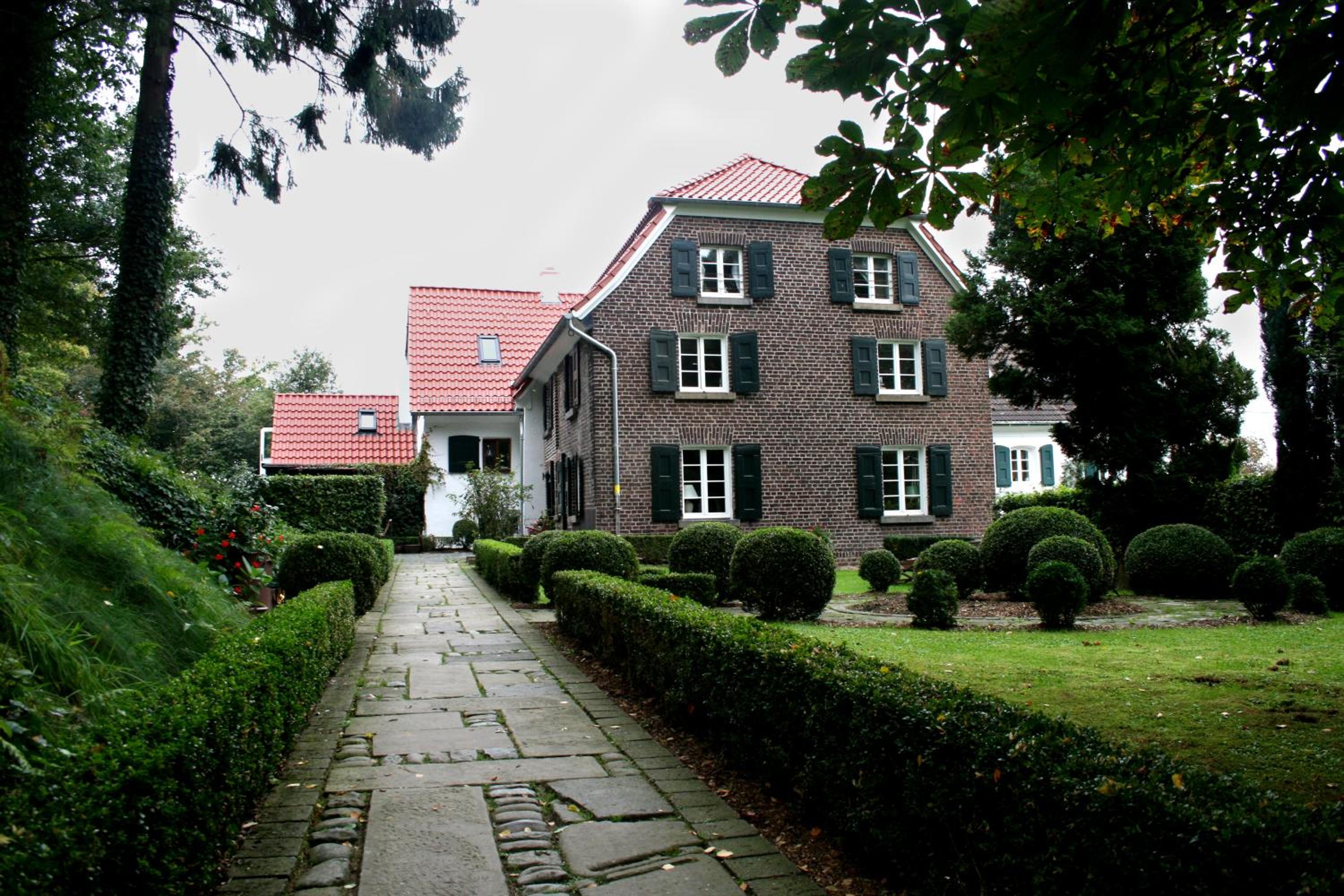 Landhaus in idyllischer, ruhiger Lage und Flughafennähe