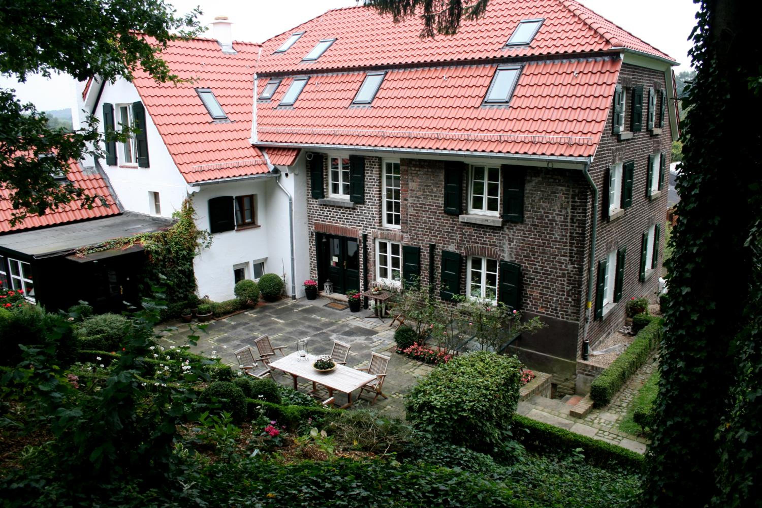 Landhaus in idyllischer, ruhiger Lage und Flughafennähe