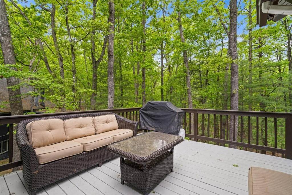 The Gingerbread House - 4 BR chalet, Sunroom, Deck, sleeps 10, modern amenities view 2