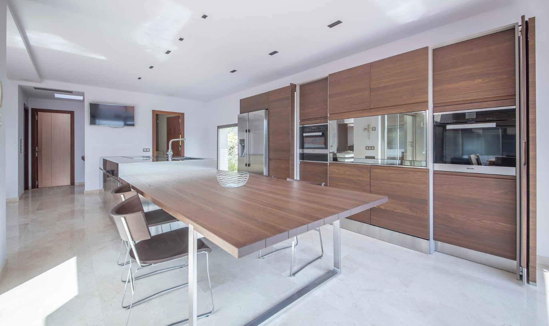 Limonium Deluxe Villa with Private Pool, TarracoHomes