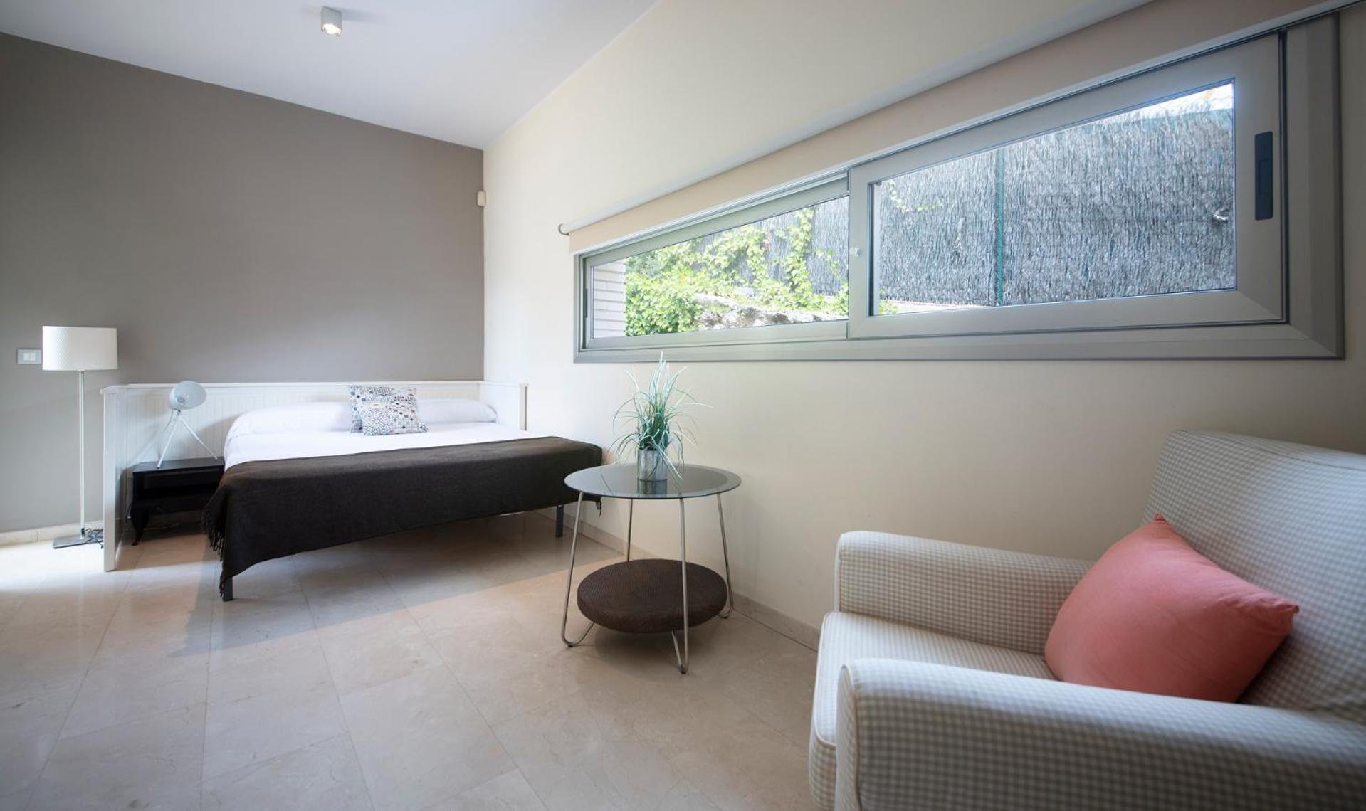Limonium Deluxe Villa with Private Pool, TarracoHomes