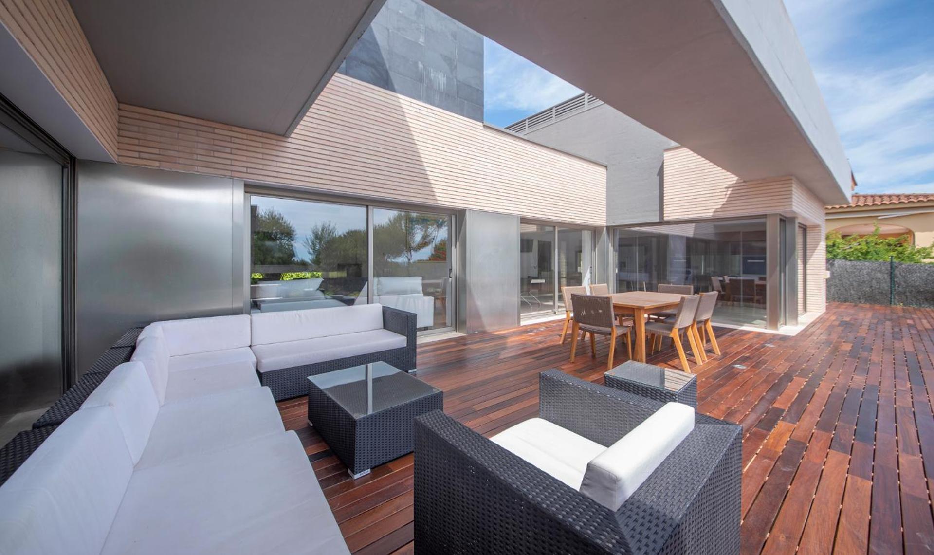 Limonium Deluxe Villa with Private Pool, TarracoHomes