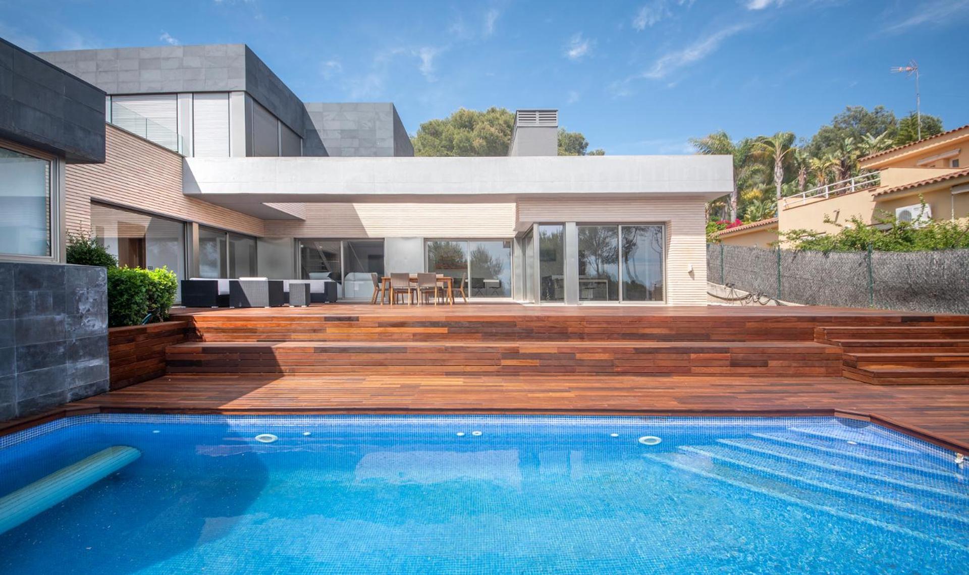 Limonium Deluxe Villa with Private Pool, TarracoHomes