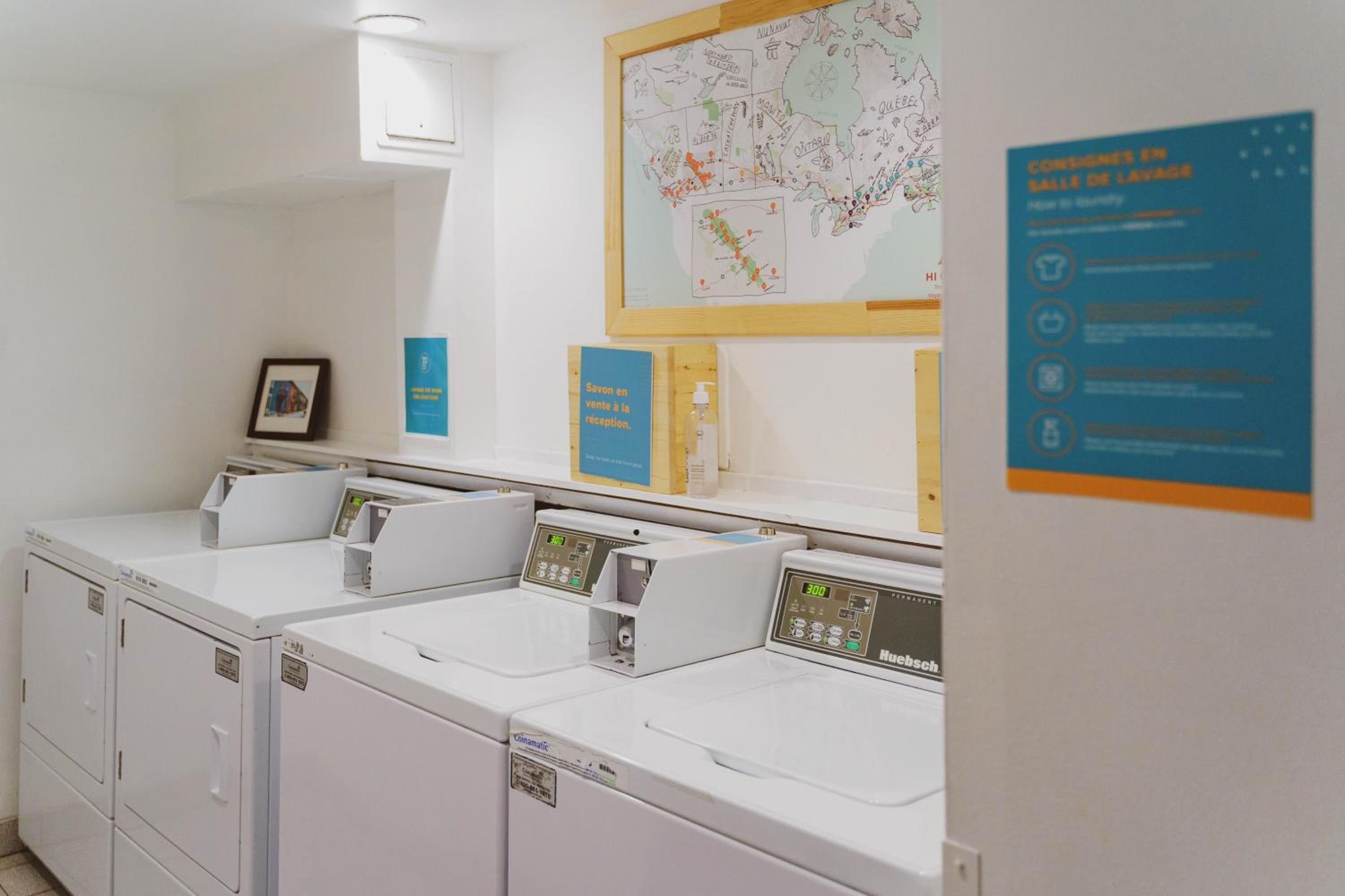Auberge Saintlo Montréal Hostel