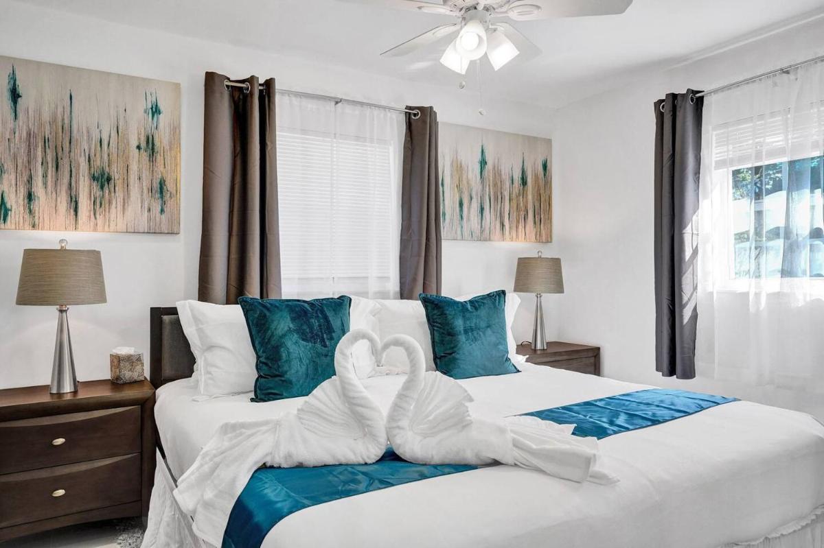 Newly Renovated 3BR Home w Hot Tub view 5