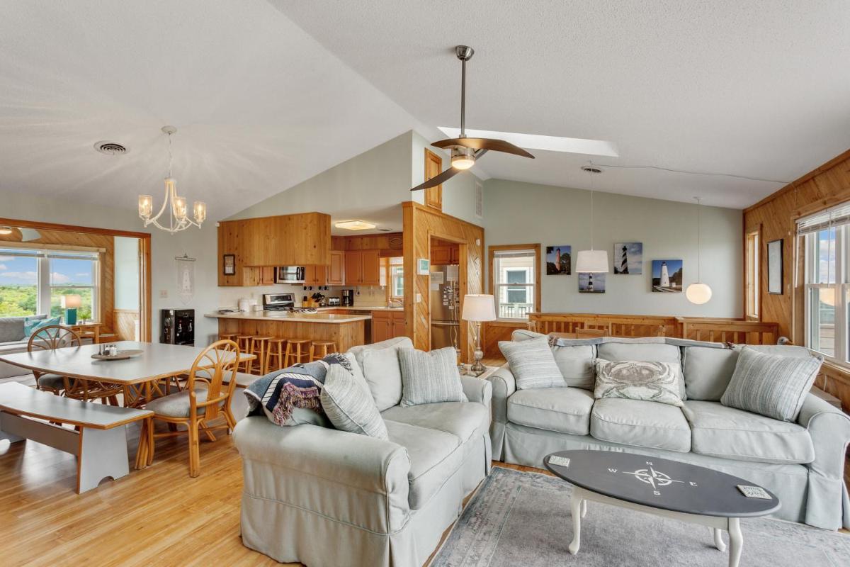 7077 Just Add Water 2 Min Walk to Beach view 4