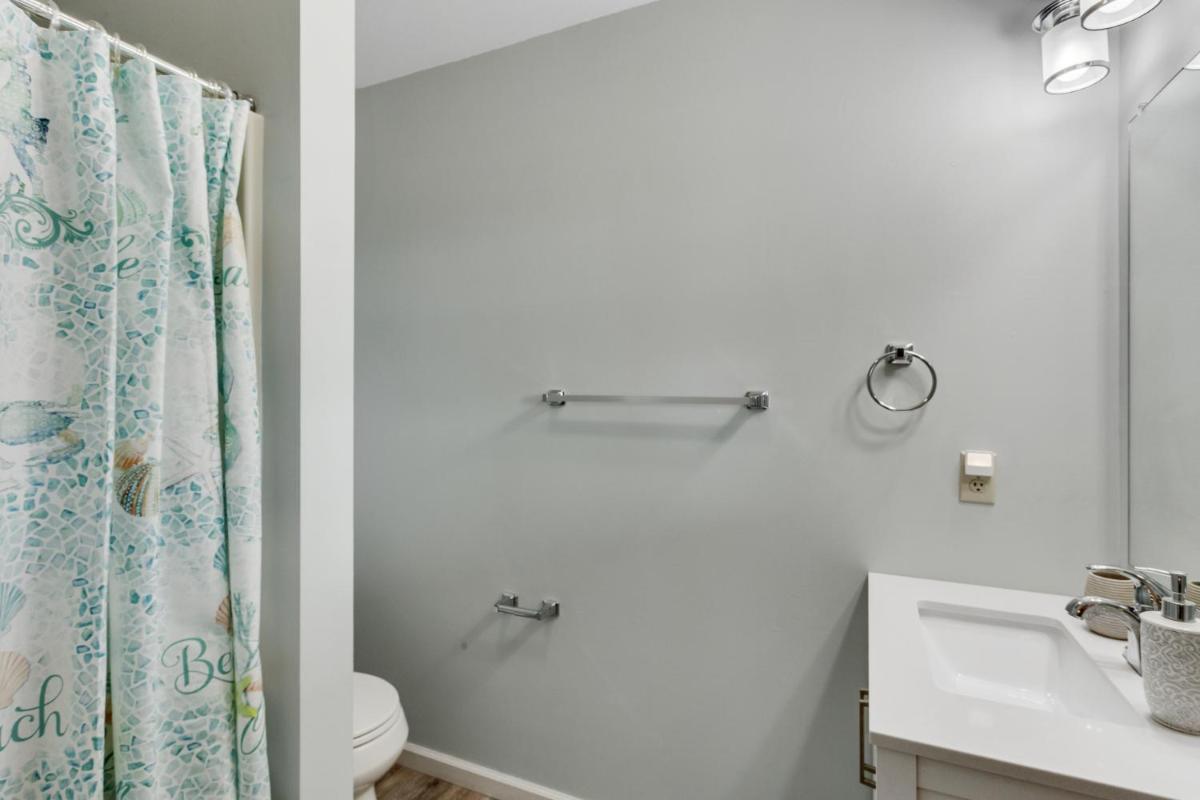 7077 Just Add Water 2 Min Walk to Beach view 5