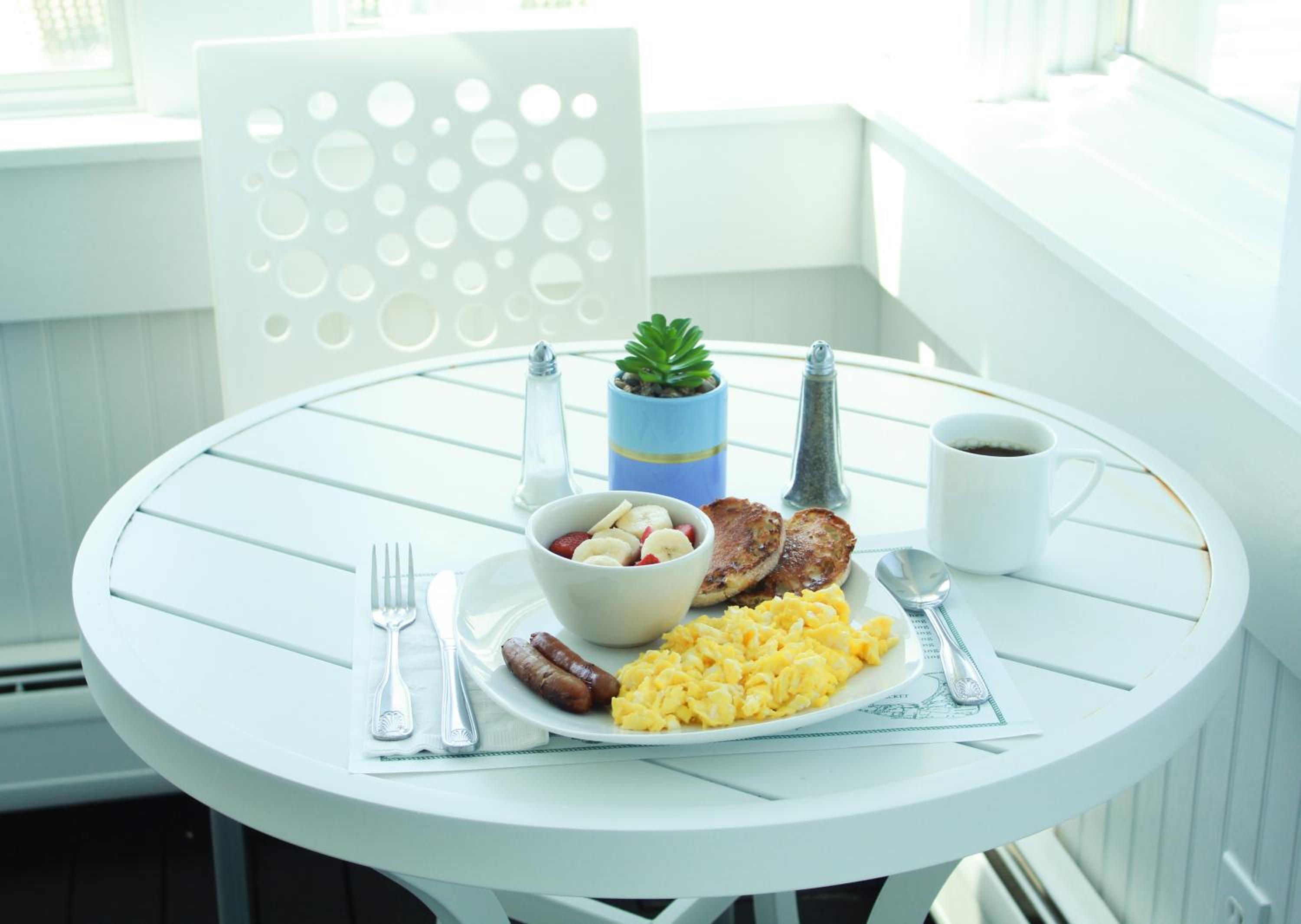 By The Sea Guests Bed & Breakfast and Suites