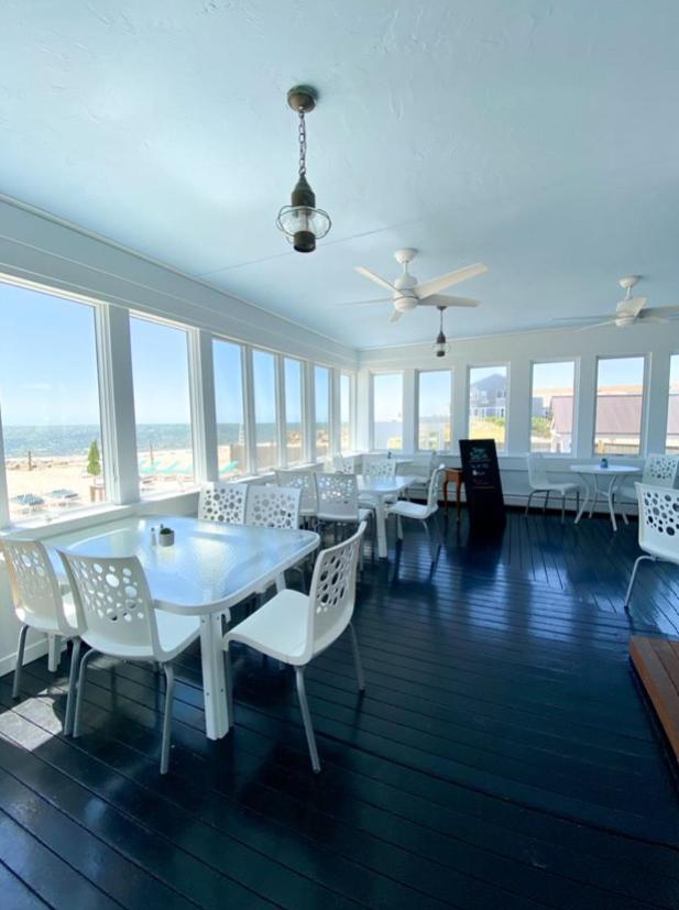 By The Sea Guests Bed & Breakfast and Suites