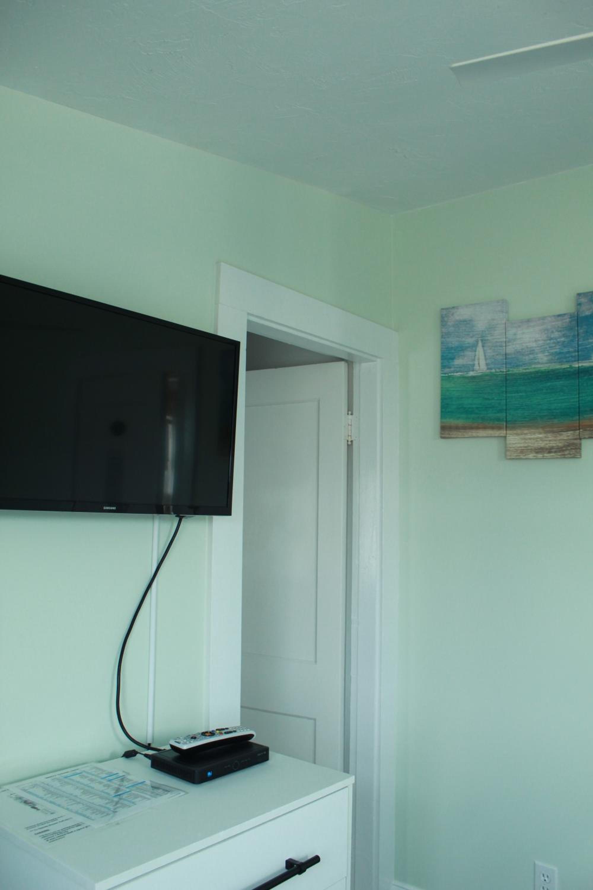 By The Sea Guests Bed & Breakfast and Suites