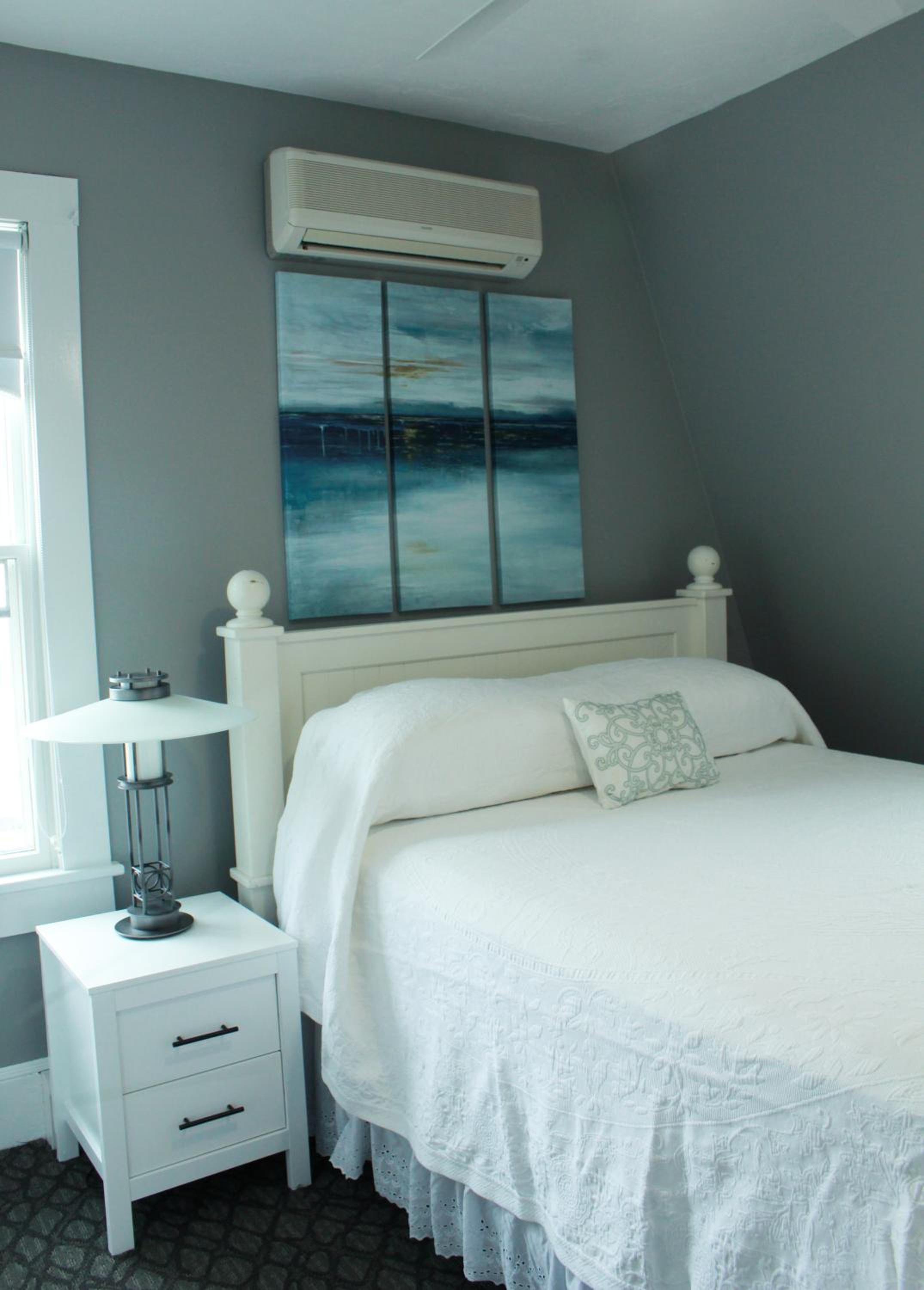 By The Sea Guests Bed & Breakfast and Suites