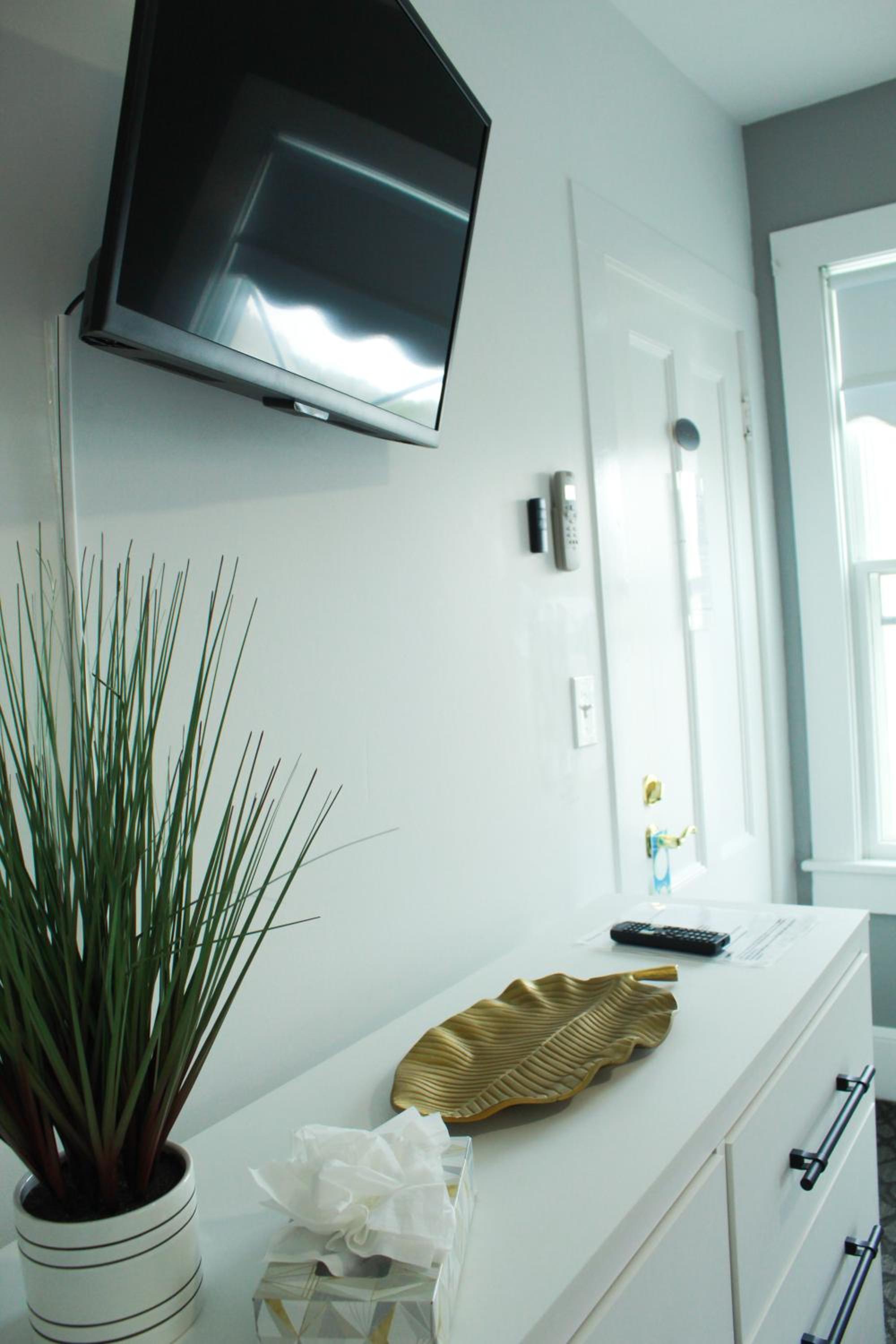 By The Sea Guests Bed & Breakfast and Suites