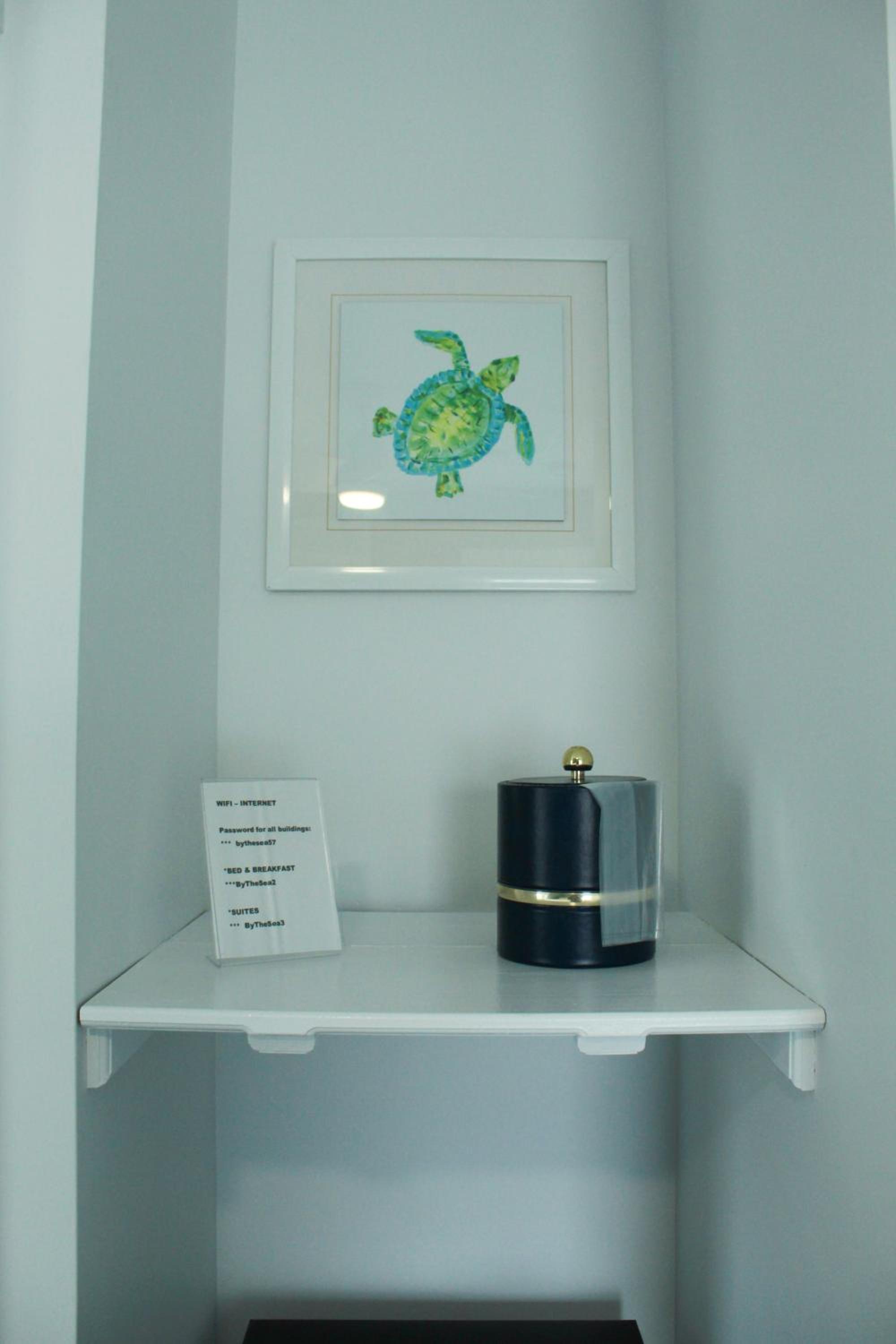By The Sea Guests Bed & Breakfast and Suites