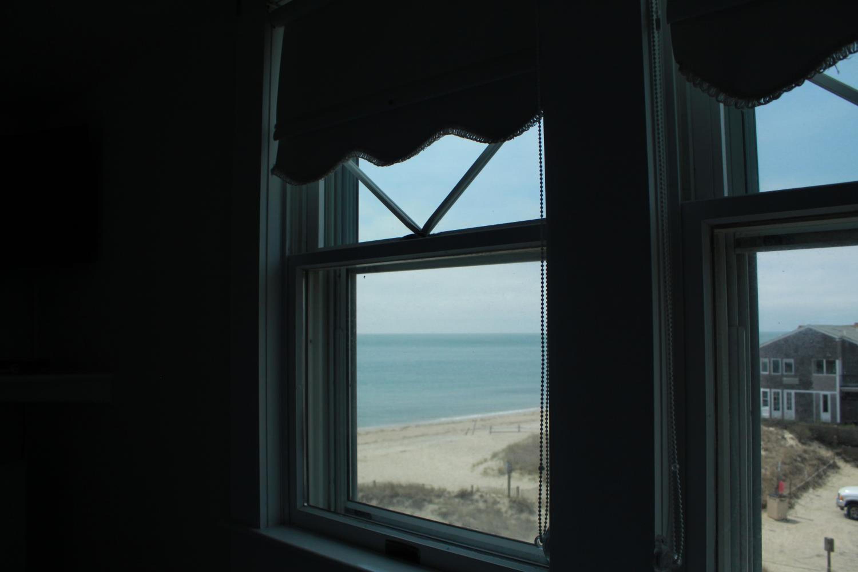 By The Sea Guests Bed & Breakfast and Suites