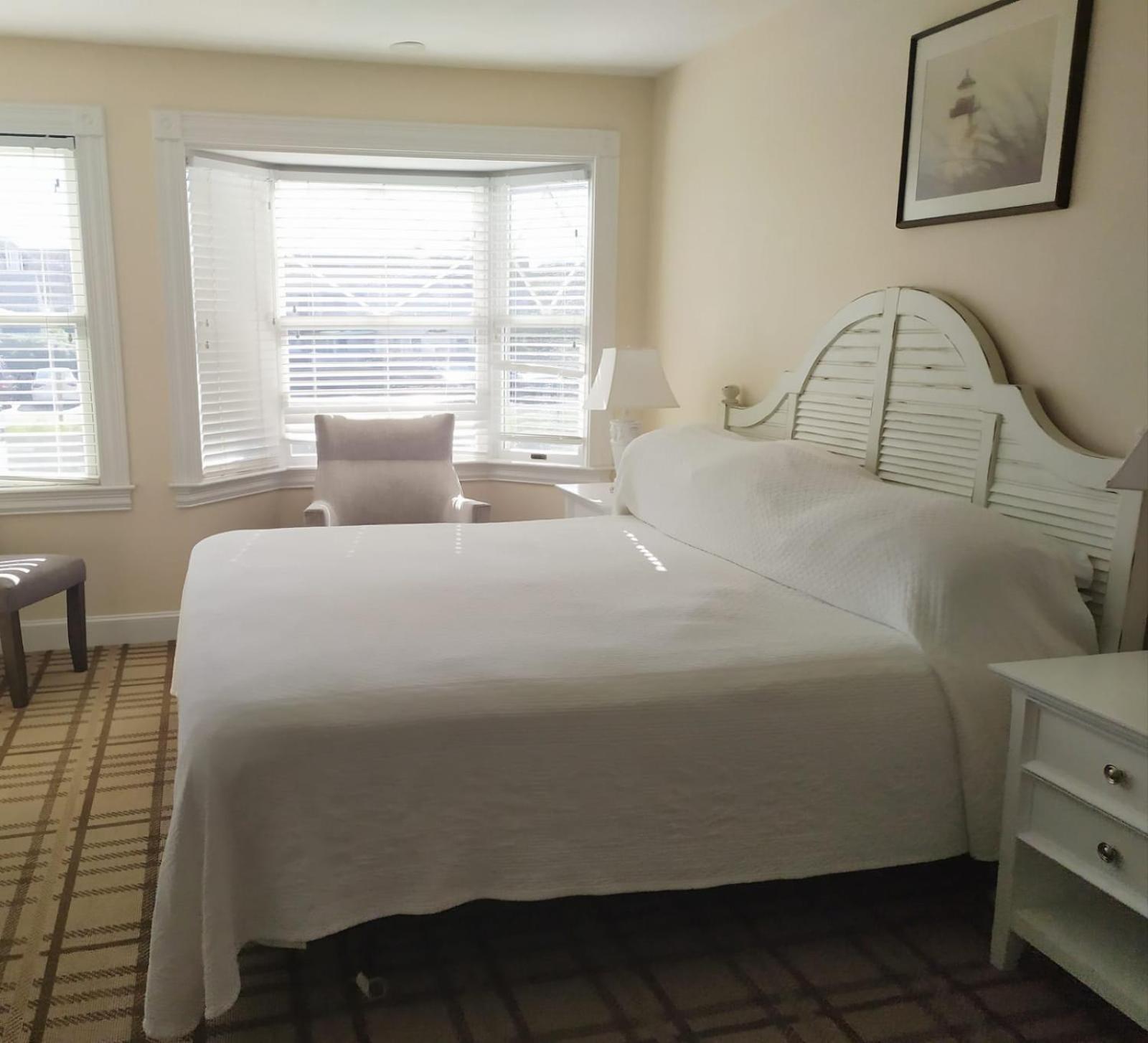 By The Sea Guests Bed & Breakfast and Suites