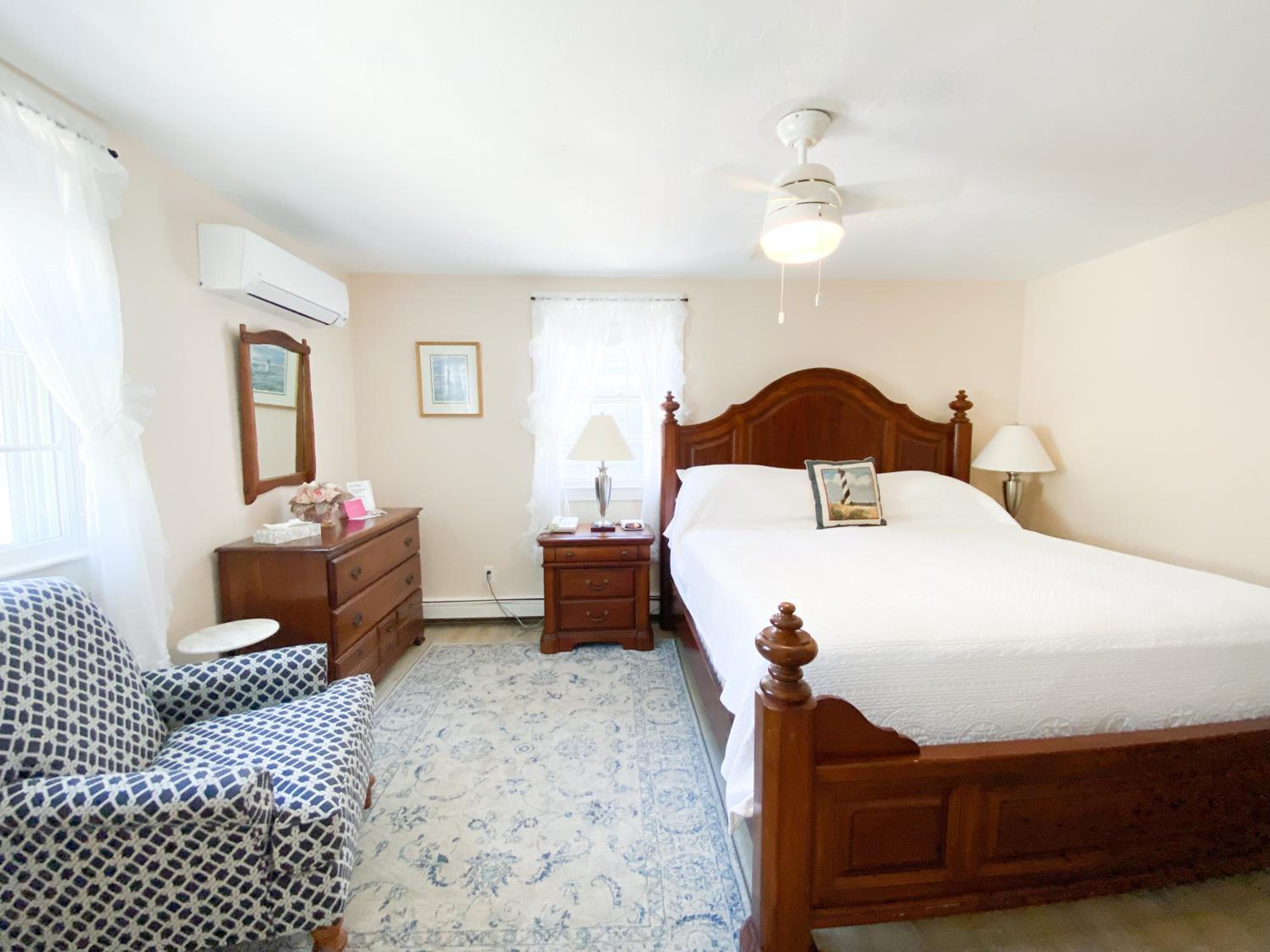 By The Sea Guests Bed & Breakfast and Suites