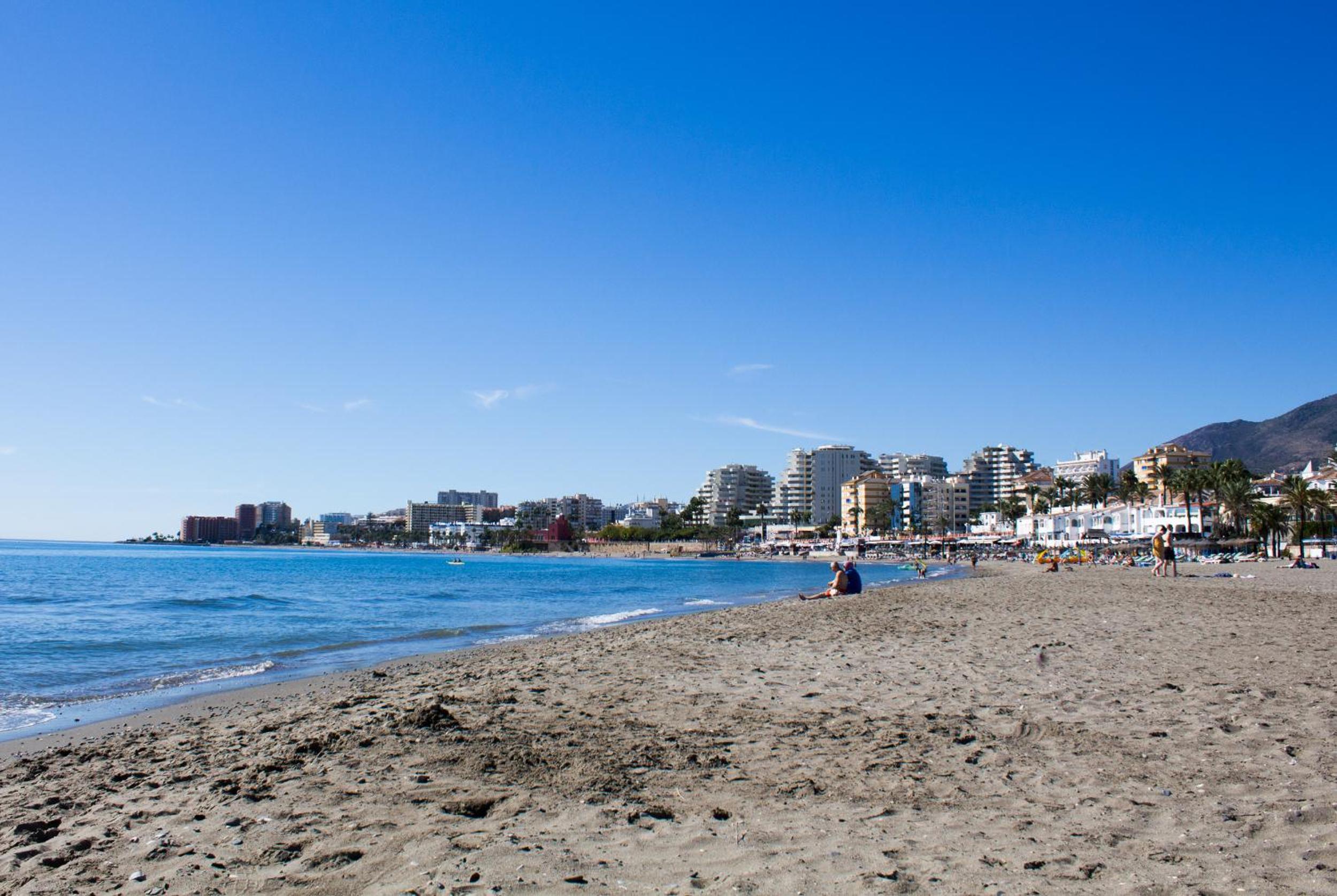 Benal Beach deluxe apartment with panoramic sea views