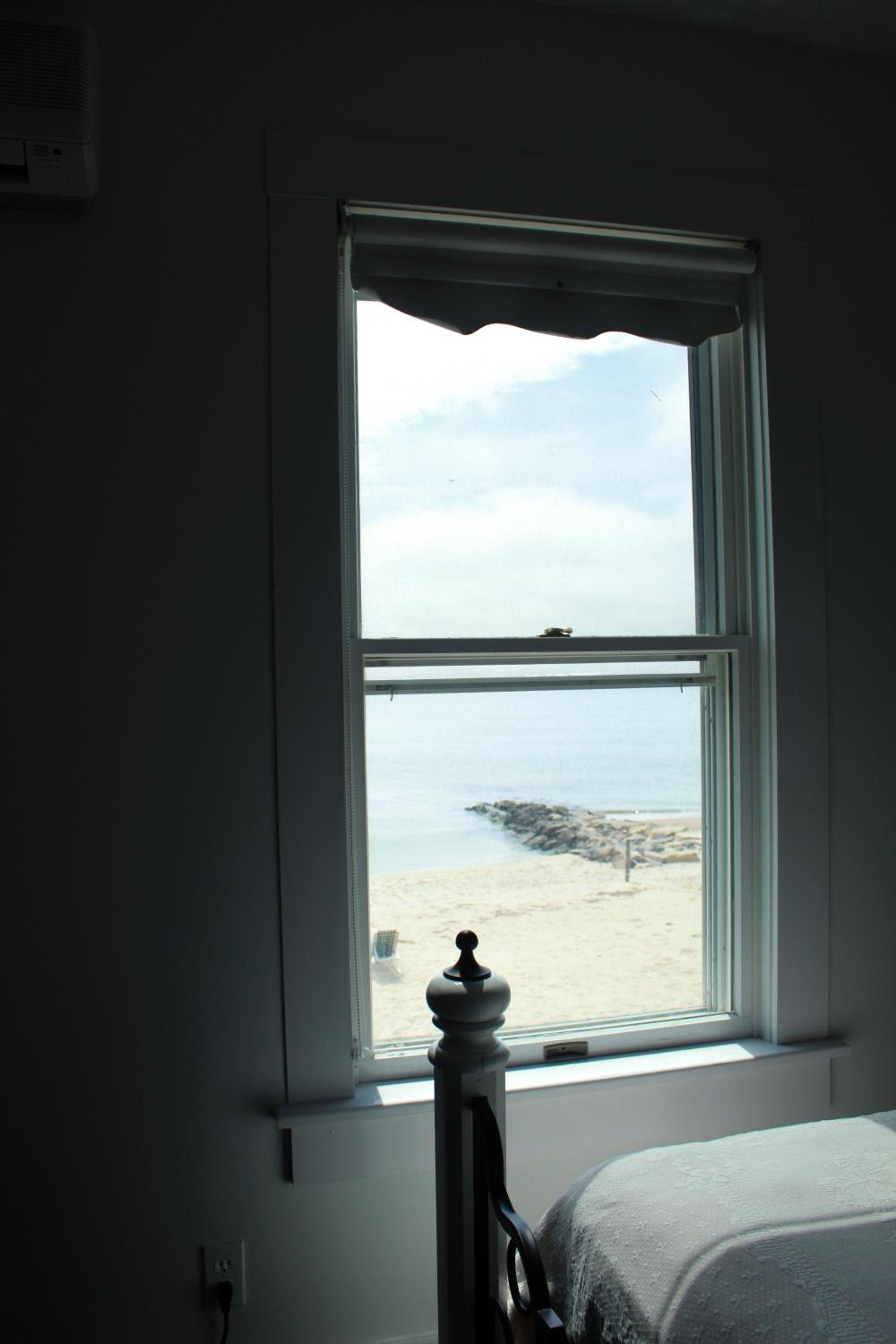 By The Sea Guests Bed & Breakfast and Suites