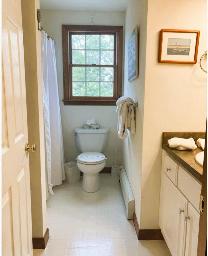 By The Sea Guests Bed & Breakfast and Suites