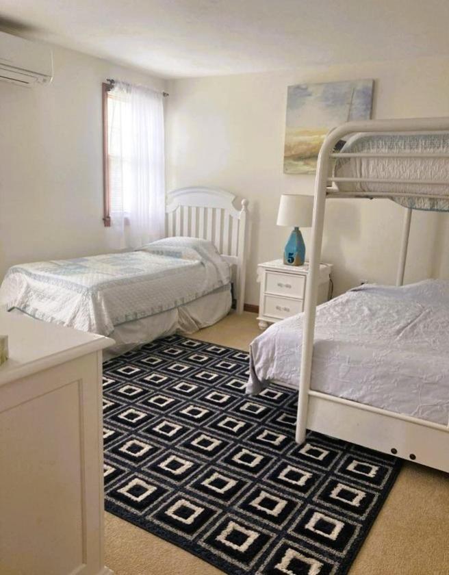 By The Sea Guests Bed & Breakfast and Suites