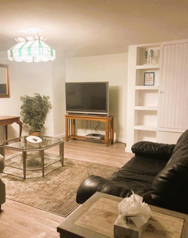 By The Sea Guests Bed & Breakfast and Suites