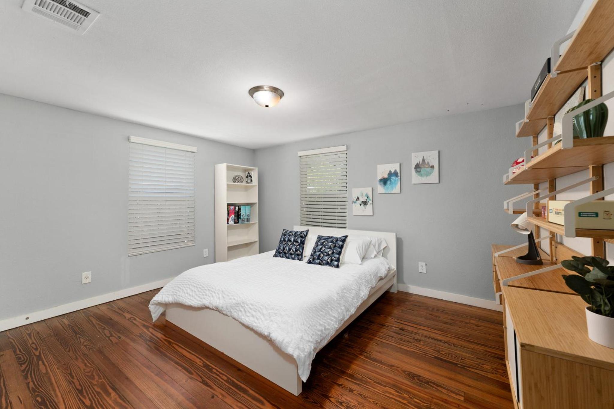 New! Entire House, 5 Minutes from downtown view 4