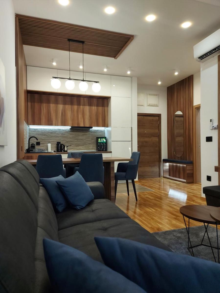 Tri S LUX view 3