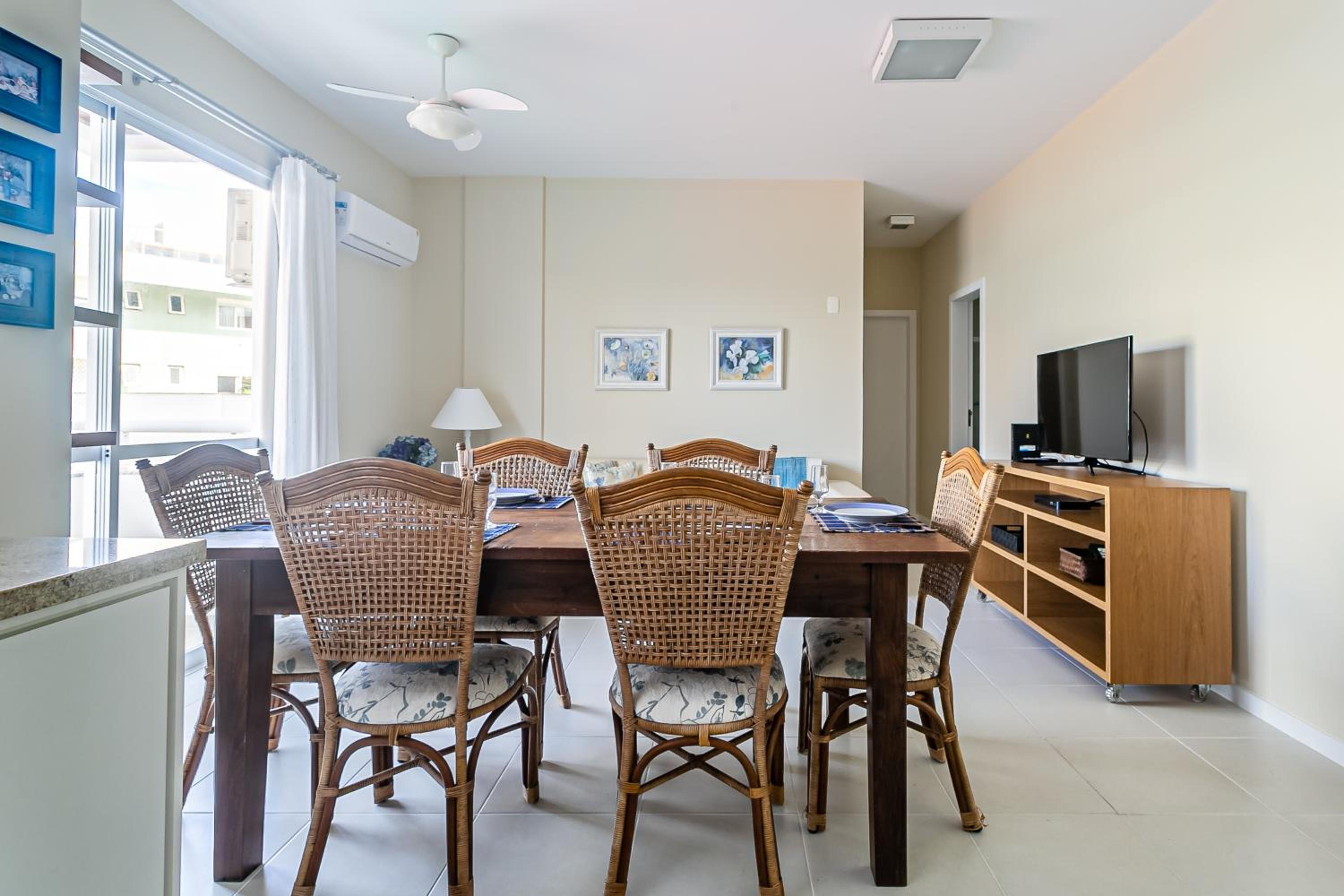 Cond frente mar com piscina - 2 Quartos - 2 BWC - Sacada com churrasqueira - Wi-fi 250MB - Portaria 24hs - 2 vagas de garagem view 5