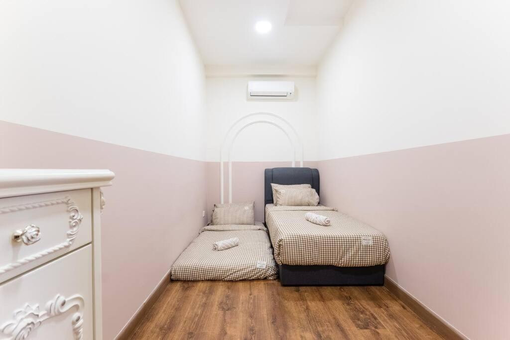 Arte Mont Kiara Duplex 4 pax Jacuzzi