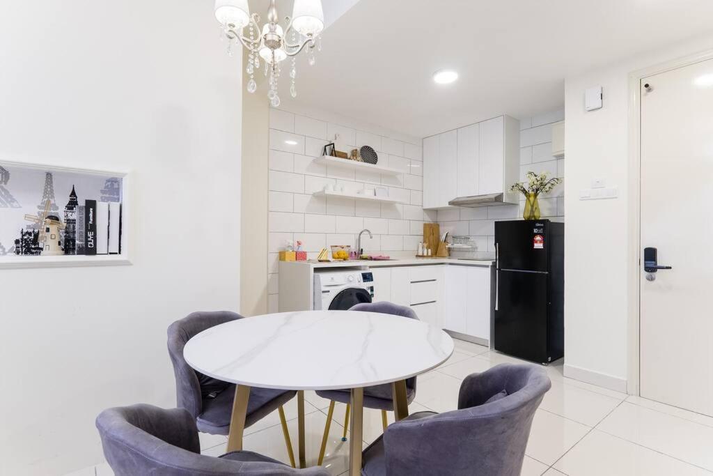 Arte Mont Kiara Duplex 4 pax Jacuzzi