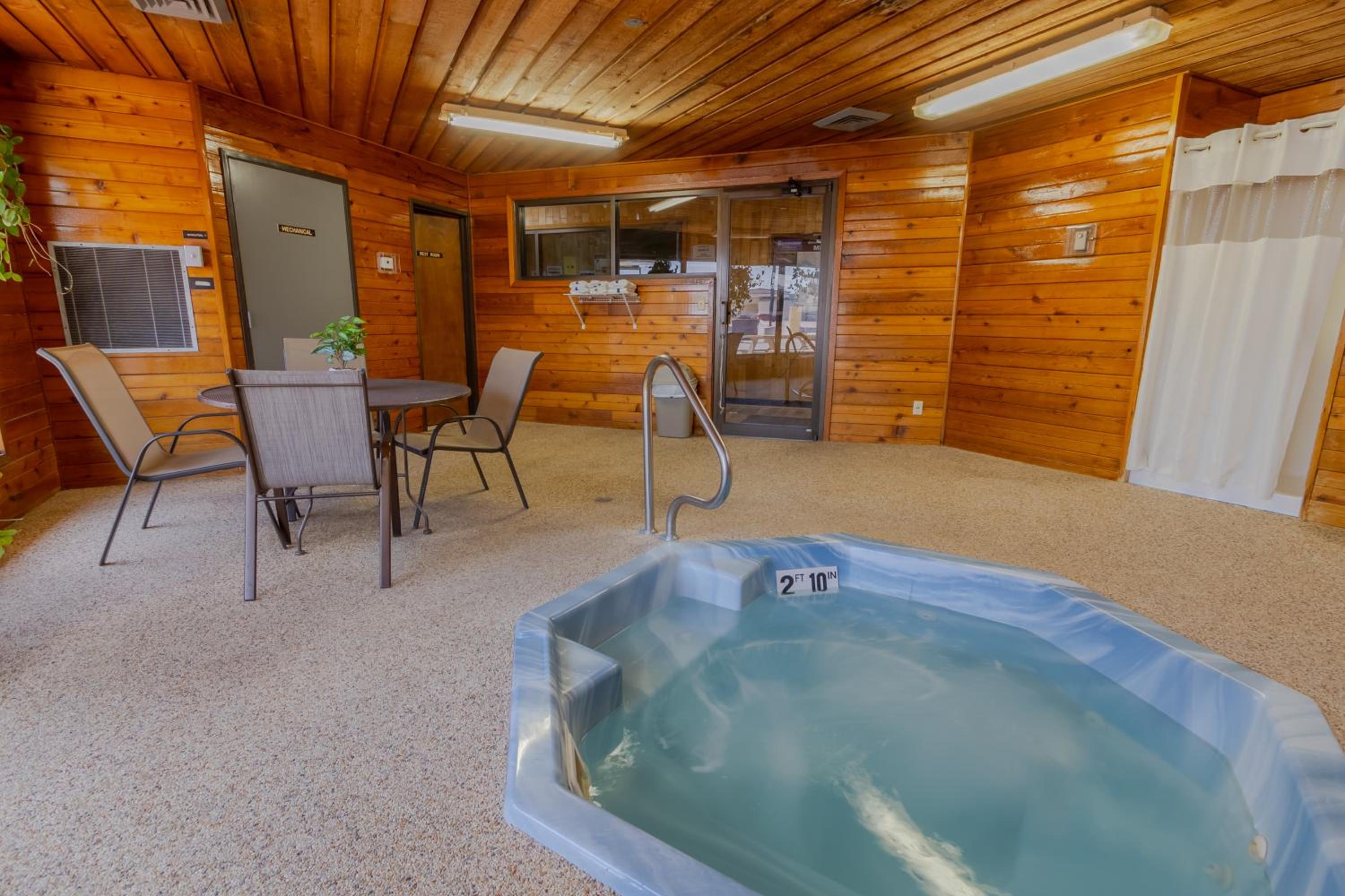 Thunderbird Lodge