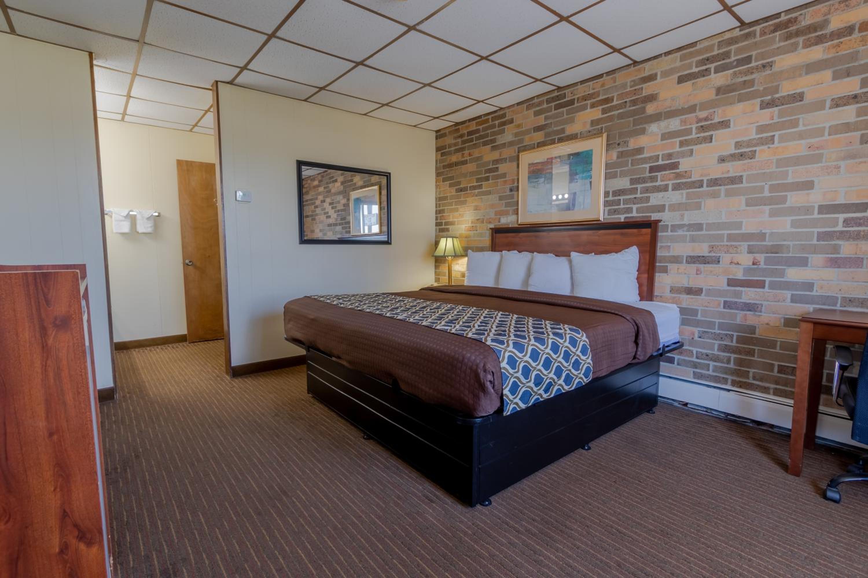 Thunderbird Lodge