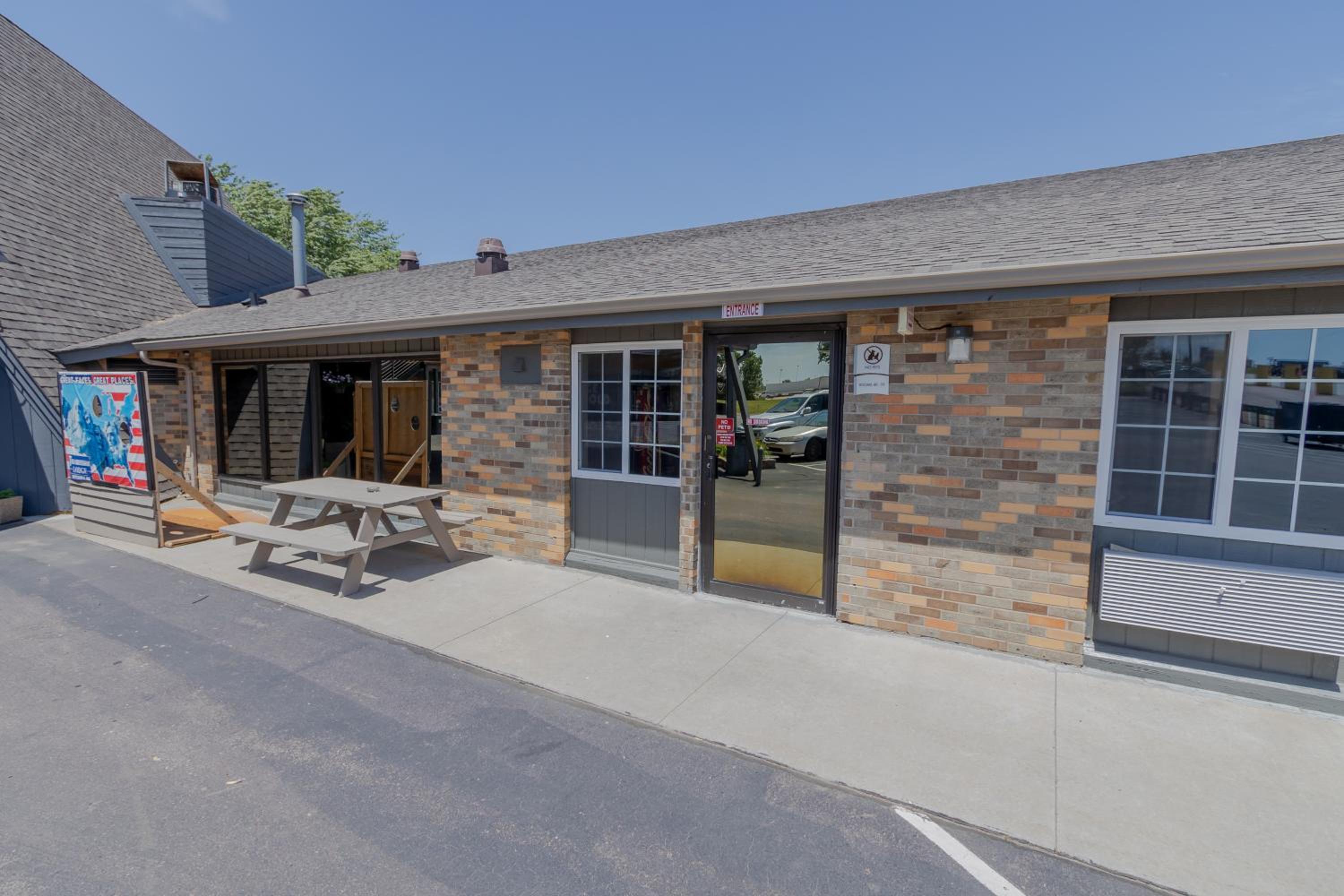 Thunderbird Lodge