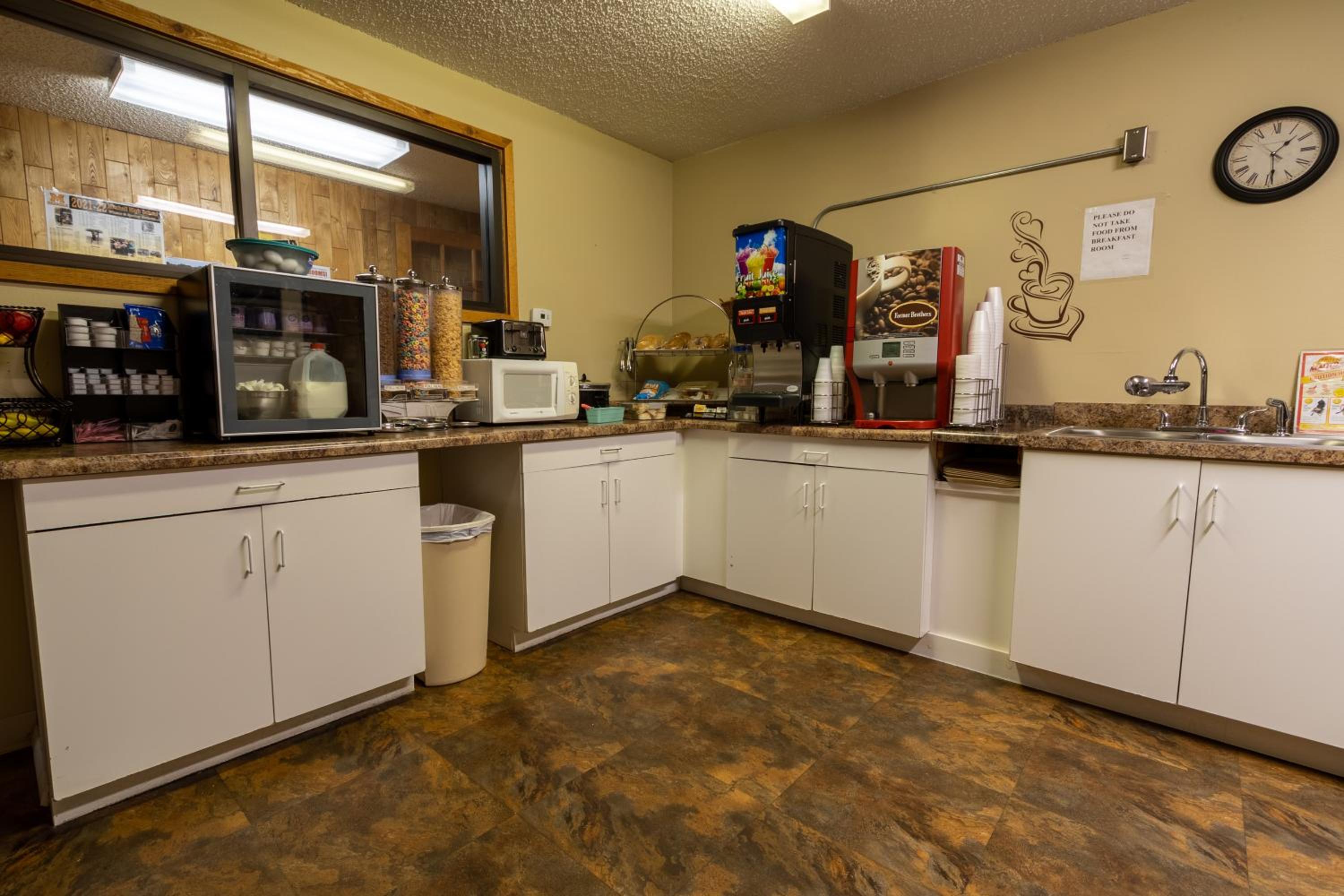 Thunderbird Lodge