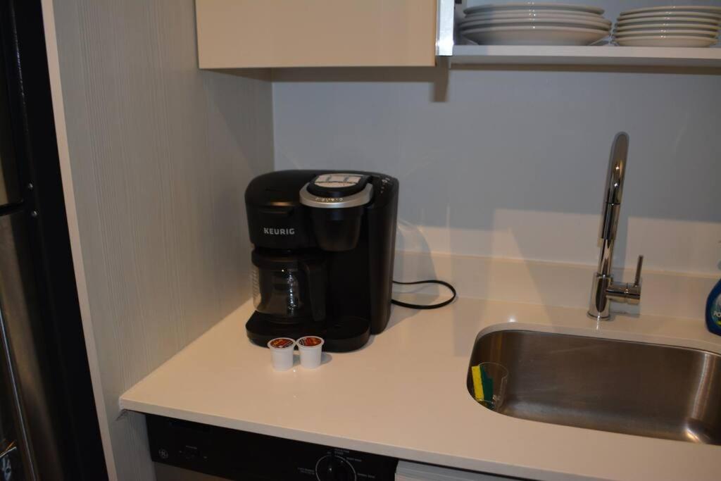 Lovely 1 Bedroom condo 1 Bath w patio & kitchen view 4