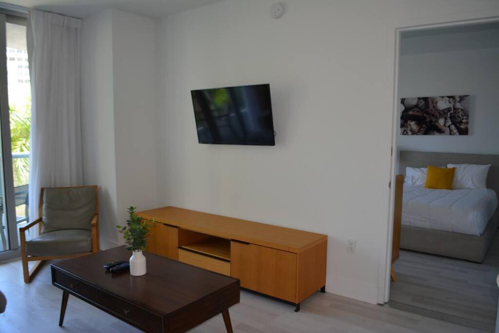 Lovely 1 Bedroom condo 1 Bath w patio & kitchen view 5